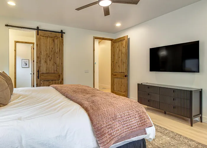Modern Luxury In Torreon W/ Hot Tub! *